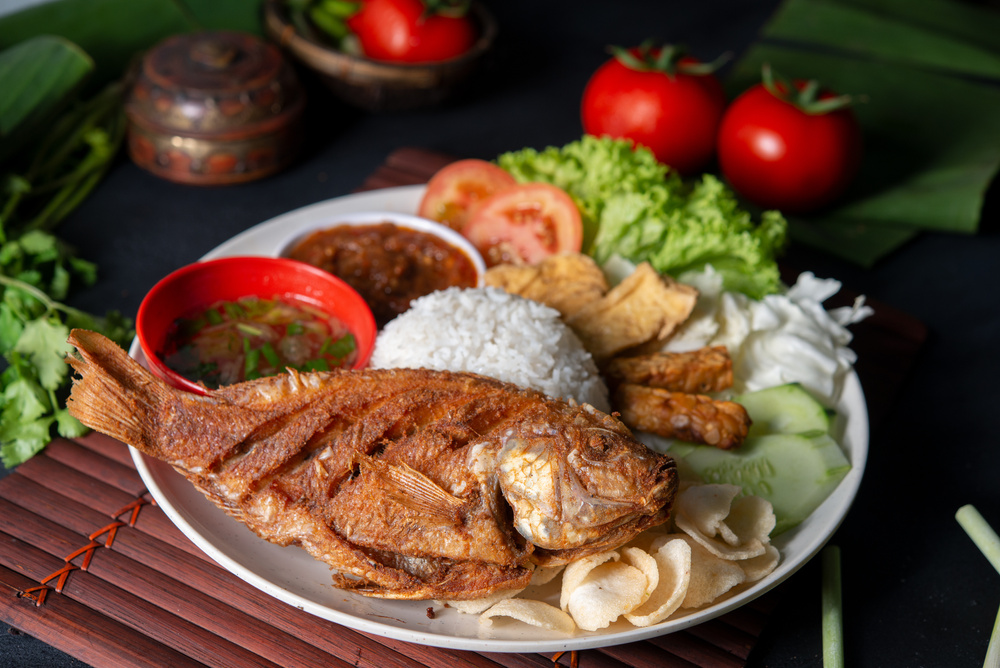 Fried tilapia fish and rice